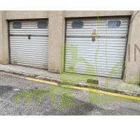 Garaje con dos puertas 