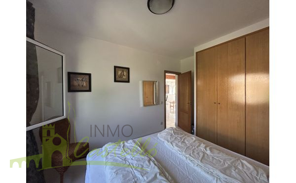 Dormitorio doble con armarios empotrados