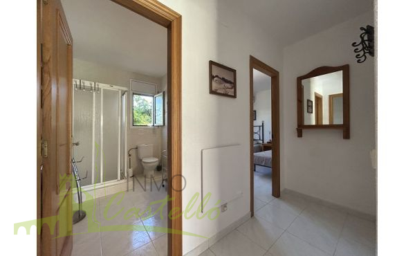 Pasillo a los dormitorios y baño