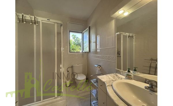 Baño completo con ducha