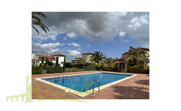 Piscina comunitaria con vistas a la casa