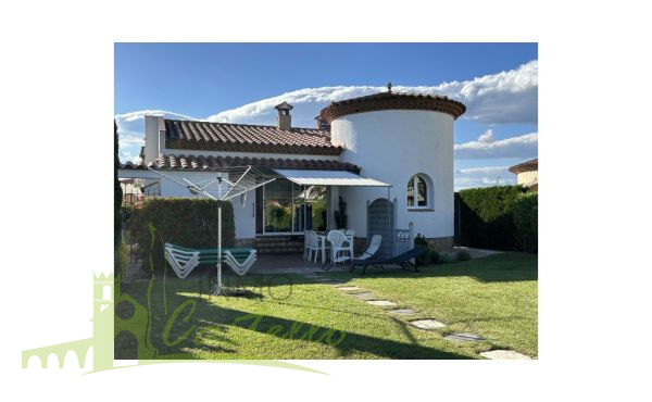 Fachada desde jardín