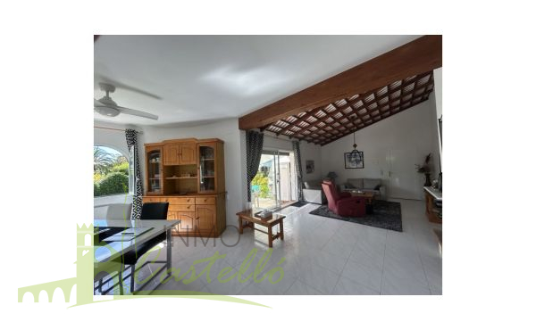 Salon comedor con cocina integrada