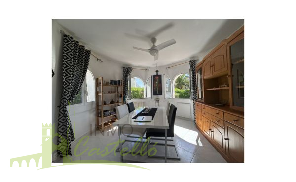Salon comedor con cocina integrada