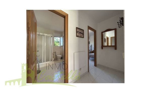 Pasillo a los dormitorios y baño