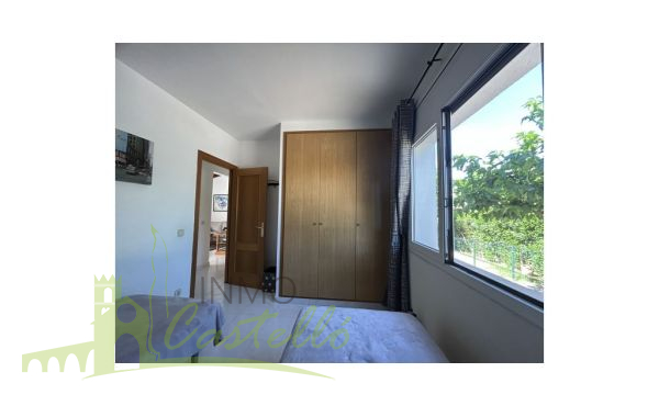 Dormitorio doble con armarios empotrados
