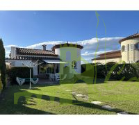 Jardín y fachada