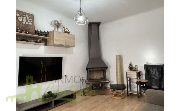 Salón comedor con chimenea