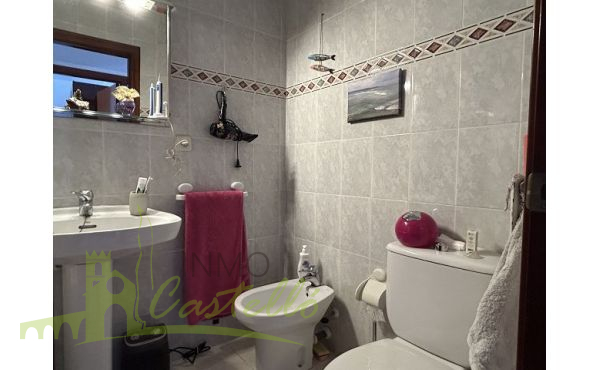 Baño completo con bañera