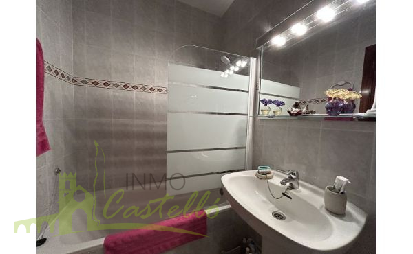 Baño completo con bañera