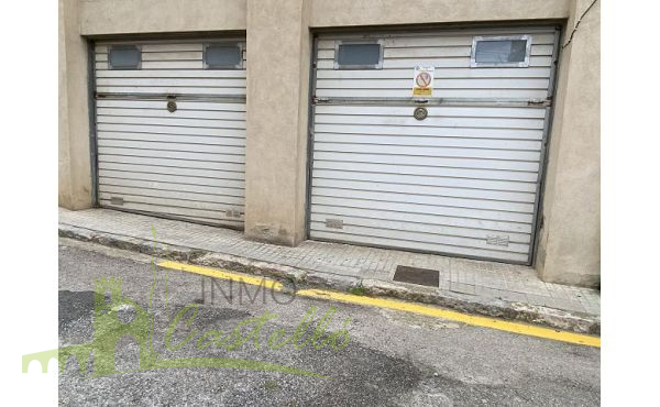 Garaje con dos puertas