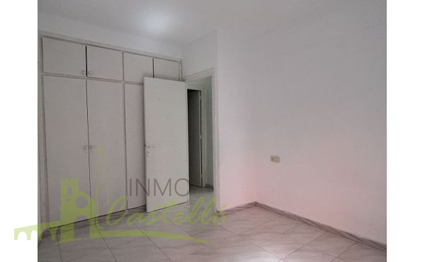 Dormitorio doble con armarios empotrados