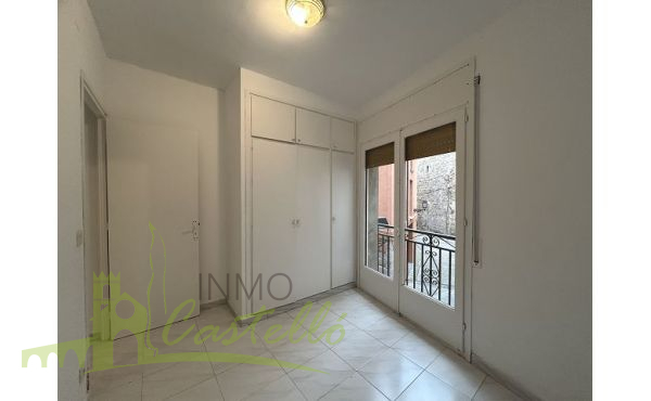 Dormitorio doble con armarios empotrados