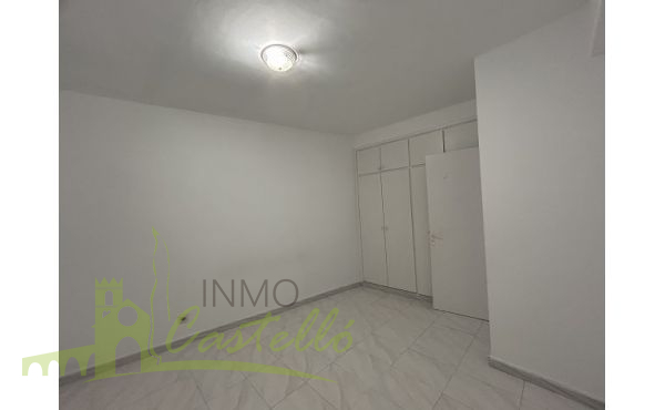 Dormitorio doble con armarios empotrados