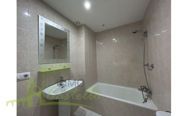 Baño completo con bañera