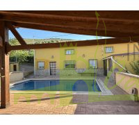 Piscina y fachada casa