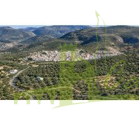Castillo de Locubín, rodeado de montañas y extensos olivares
